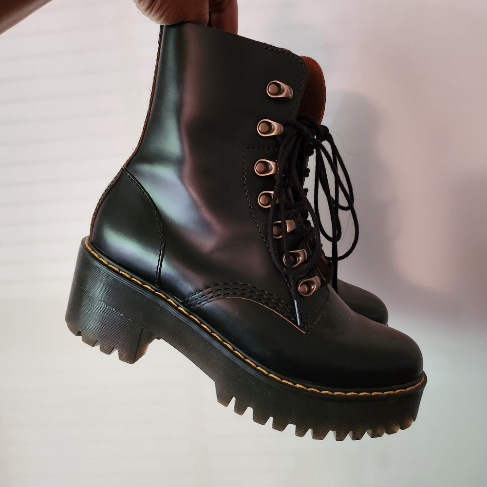 Dr. Martens Leona Vintage Smooth Leather Heeled Combat Hiking Black boots Size 7